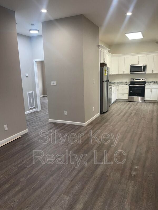 Building Photo - 203 Green St