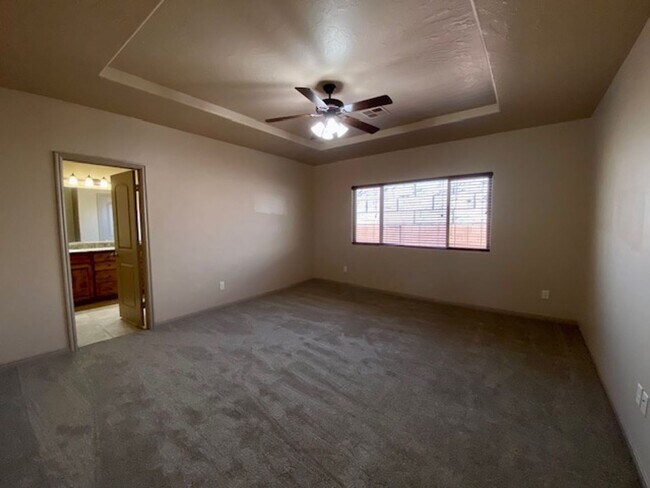 Building Photo - SPACIOUS HURRICANE HOME FOR RENT