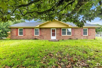 Building Photo - Castle Hayne Home for Rent!
