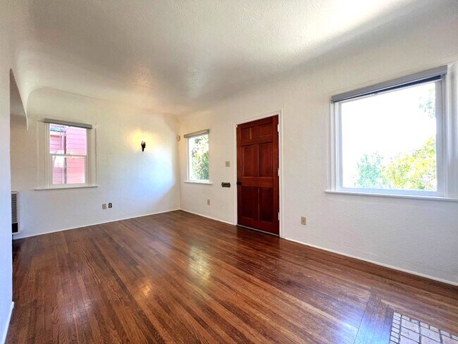 Building Photo - 4517 Arizona St