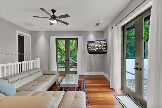 Building Photo - 932 Escobar Ave