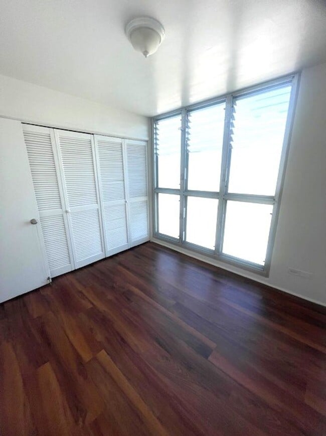 Building Photo - 3 Bedroom / 1.5 Bath in Honolulu