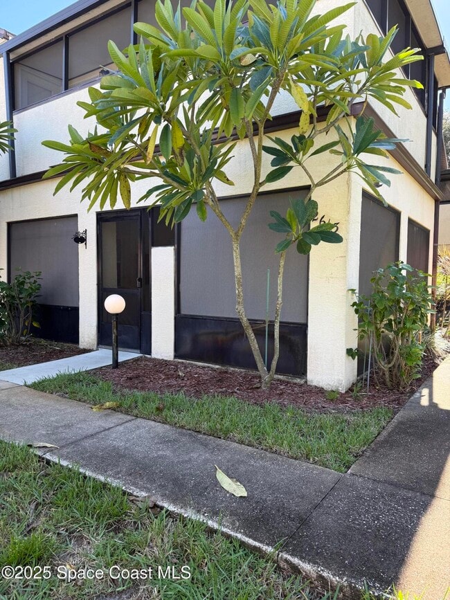 Building Photo - 2613 S Park Ave