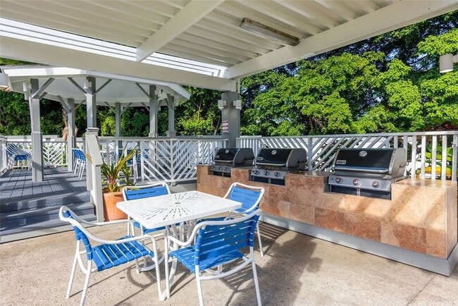 Building Photo - 605 Mananai Pl