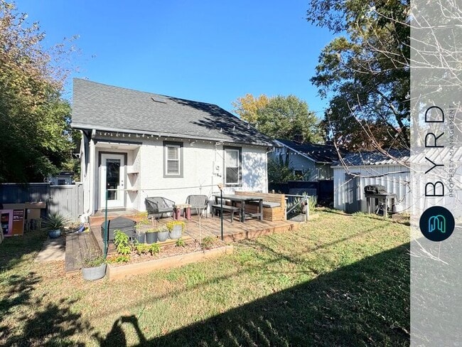 Building Photo - 3256 Cliff Ave