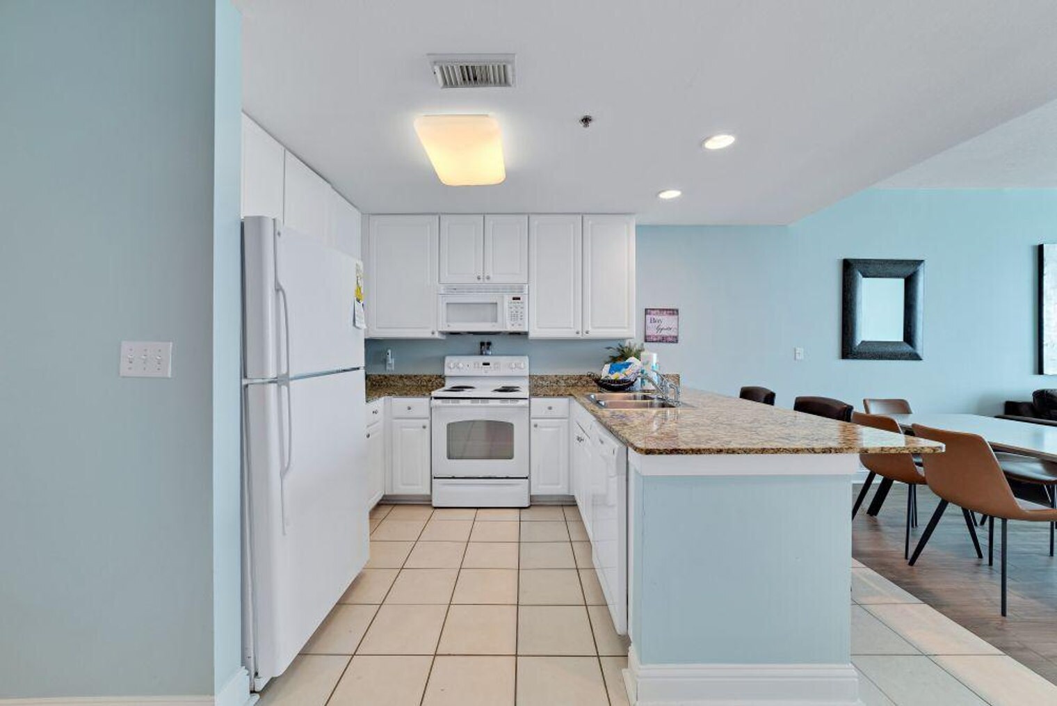 Building Photo - 455 E Beach Blvd