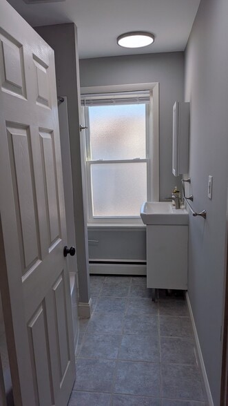 Building Photo - 624 E Hector St