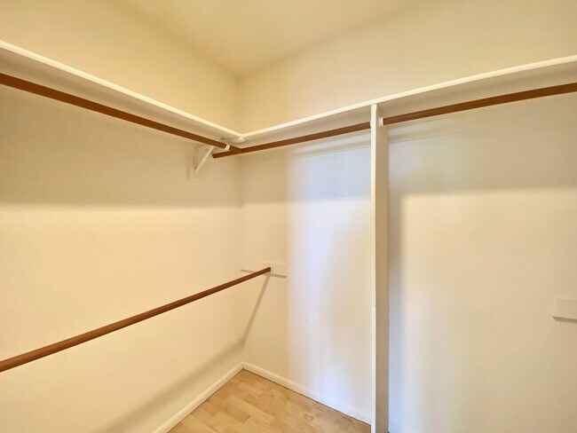 Building Photo - Spacious Home in Vista Primera