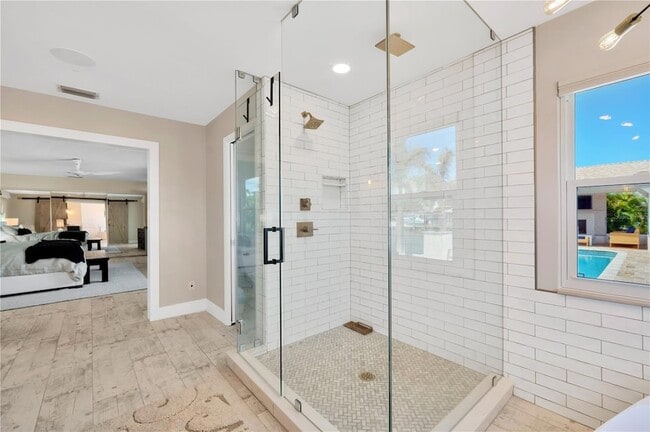 Building Photo - 807 Snug Island