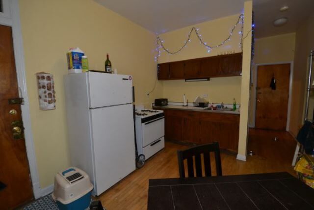 Building Photo - 917W W Waveland Ave