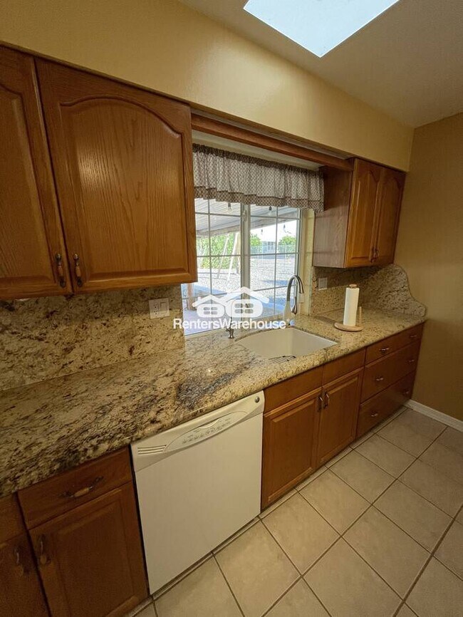 Building Photo - Your New Home, Clean and Bright 3Bd 2Ba fo...