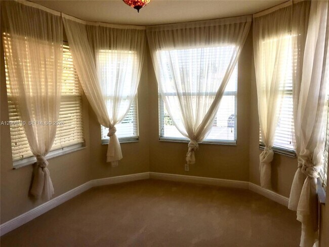 Building Photo - 7477 NW 114th Terrace