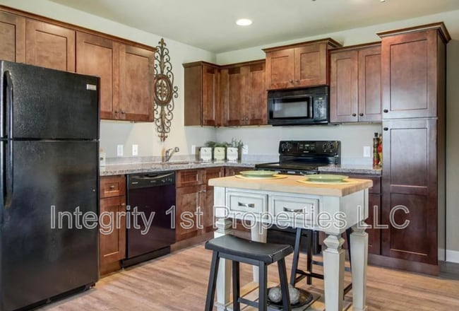 Building Photo - 10501 Clubhouse Dr