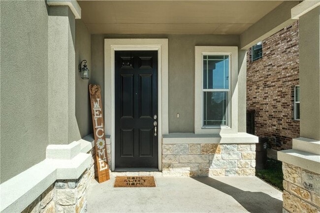 Building Photo - 521 Bradford Ln