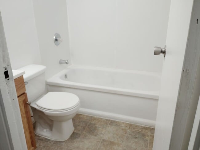 Building Photo - New Listing! 4-5 Bedroom house for rent in Cahokia!