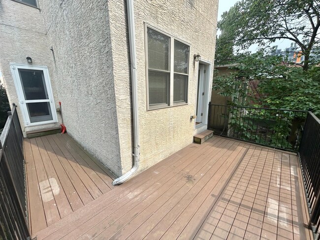 Building Photo - 332 N 41st St