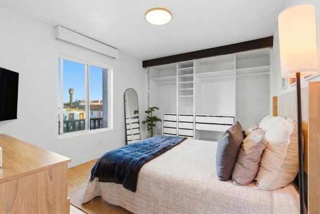 Building Photo - 4262 Wilson Ave