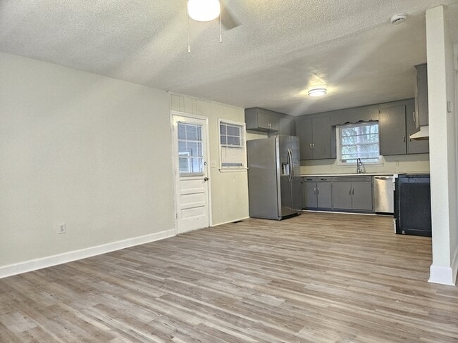 Building Photo - 1445 Pine Spring Dr