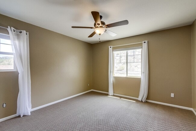 Building Photo - Beautiful Sky Ranch home with Spectacular Views!