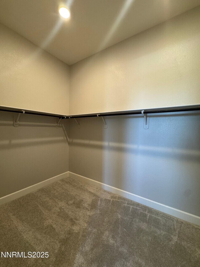 Building Photo - 1521 Golf Club Dr