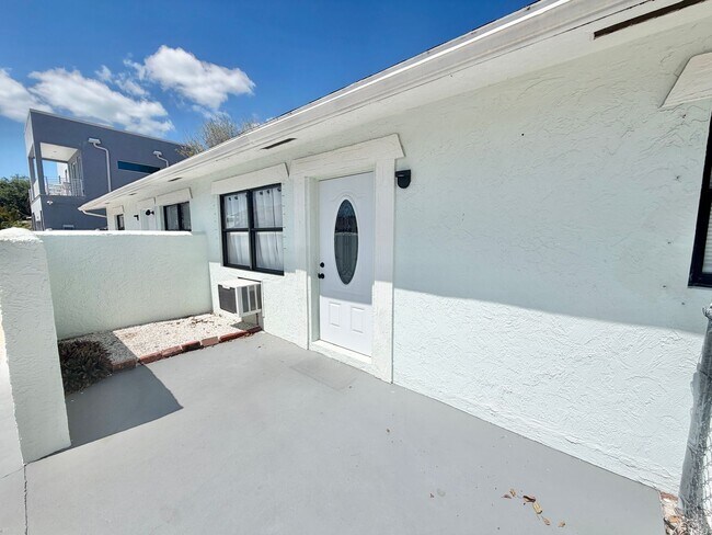 Building Photo - RFR (543 103rd Ave)