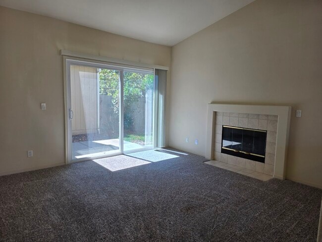 Building Photo - 2412 Summercreek Dr