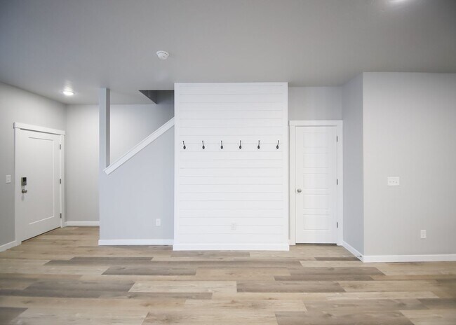 Building Photo - Baraya Townhomes: Modern Townhomes for Rent in Meridian, ID