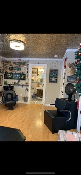 Building Photo - 467 Troy Rd