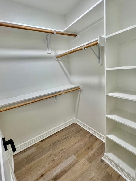 Building Photo - 565 S 28th St