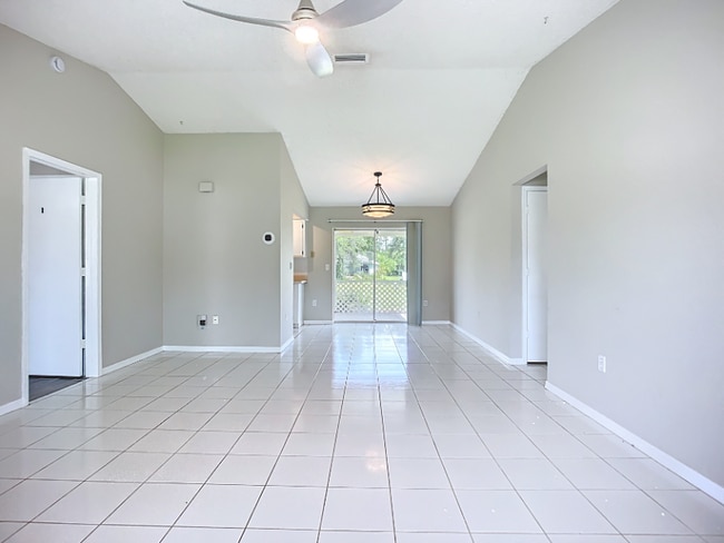 Building Photo - 25075 Palisade Rd
