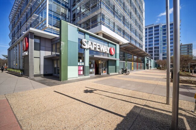 Building Photo - Stunning 1 BR/1 BA Condo in Southwest Wate...