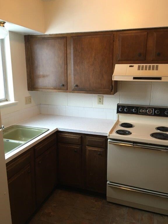 Building Photo - Pinewood Square Apartments