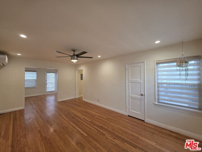 Building Photo - 102 Gaviota Ave