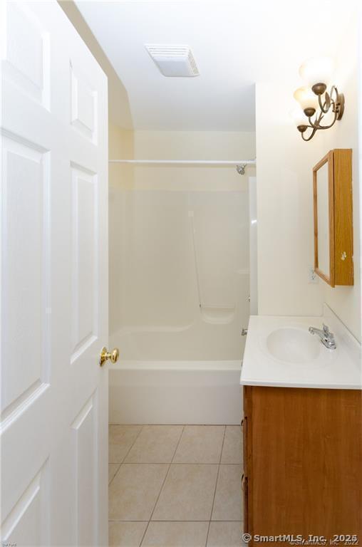 Building Photo - 527 W Thames St