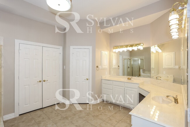 Building Photo - Lease today! No extra charge for contentment and relaxation!