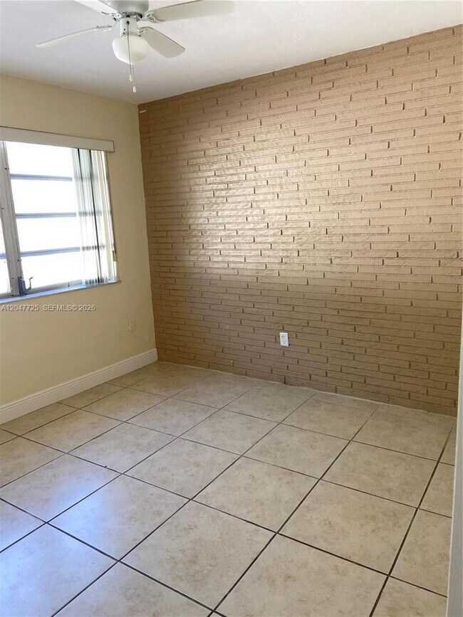 Building Photo - 800 NW 76th Ave