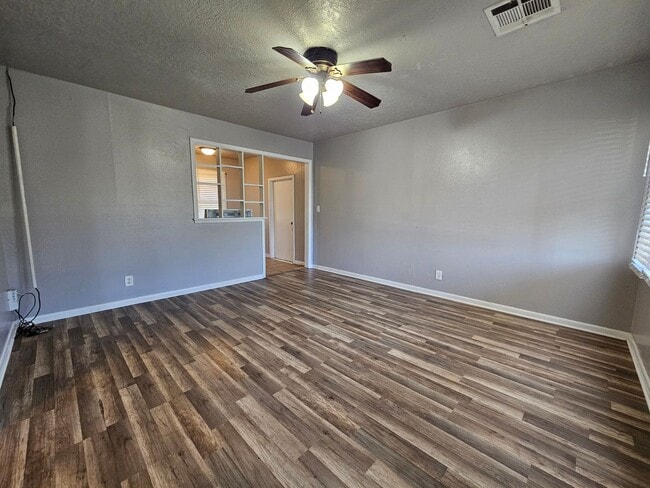 Building Photo - (3) Bed/(1) Bath in Core Norman Avail NOW! Pet Negotiable!