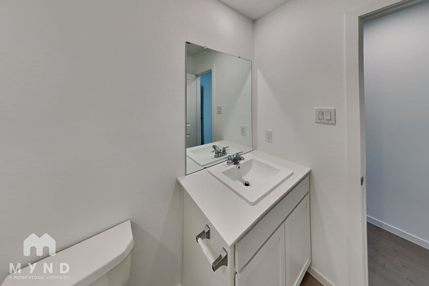 Building Photo - 922 Lago Laceno Ln