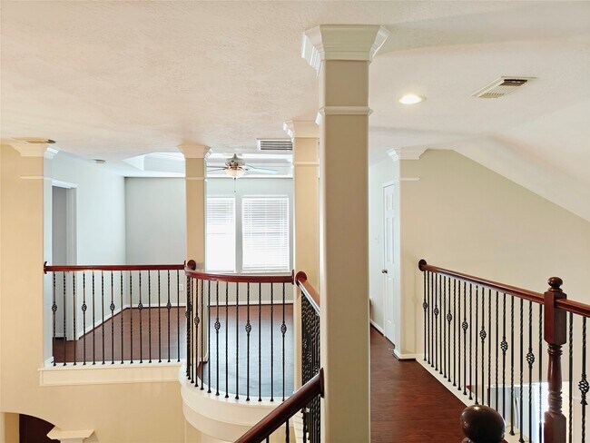 Building Photo - 26418 Creston Woods Dr