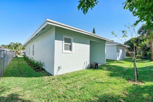 Building Photo - 1573 W 16th St