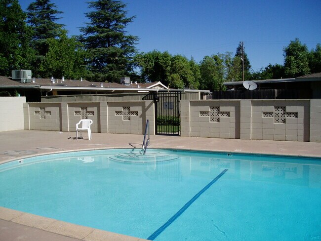 Building Photo - Ground Level 1 bedroom Condo Available soon