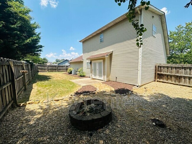 Building Photo - 2207 Crestpark Rd