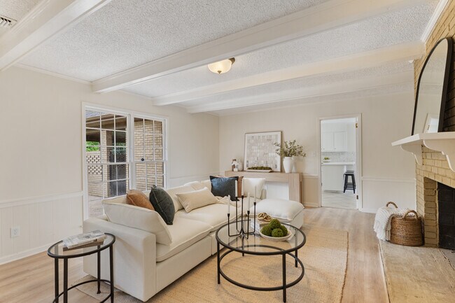 Building Photo - 2451 Belcher Dr