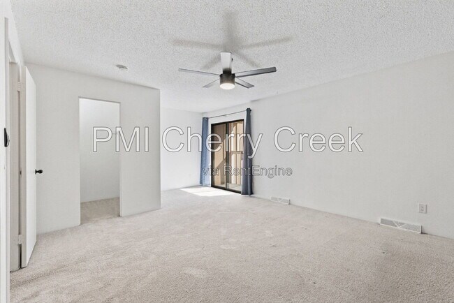 Building Photo - 554 Vance St