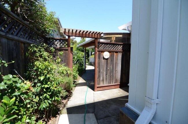 Building Photo - 126 22nd Ave