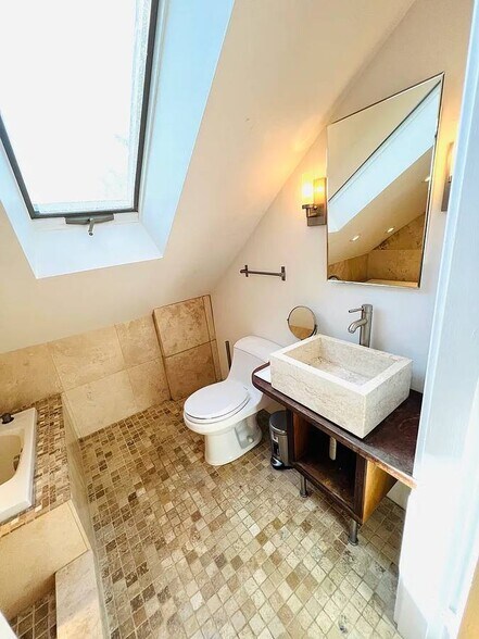 Building Photo - 9 Laurel St