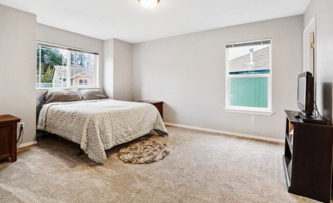 Building Photo - Beautiful 3 BD- 2.5BA Home in Spanaway!