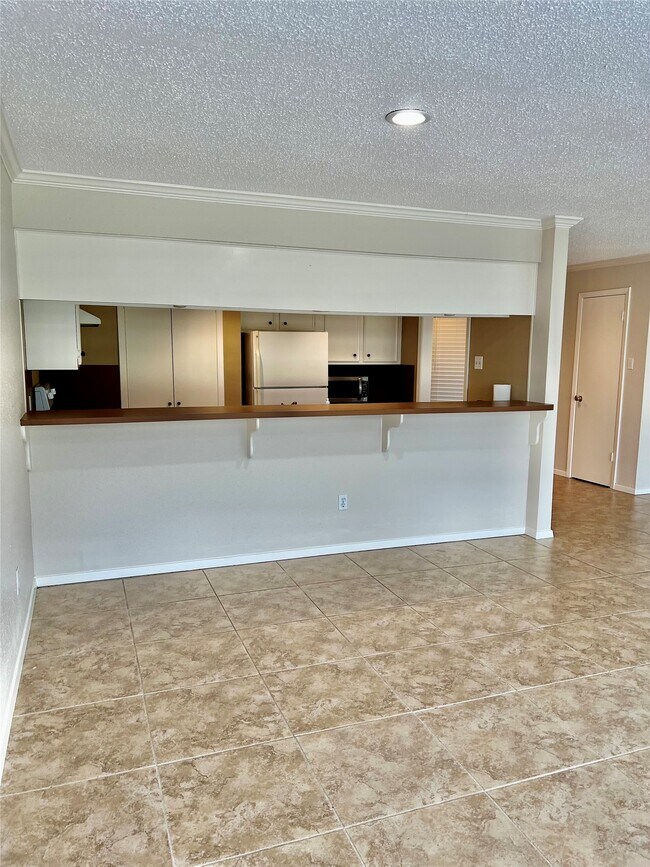 Building Photo - 21 April Hill