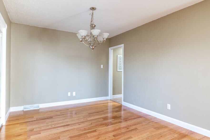 Building Photo - 908 Dartford Rd