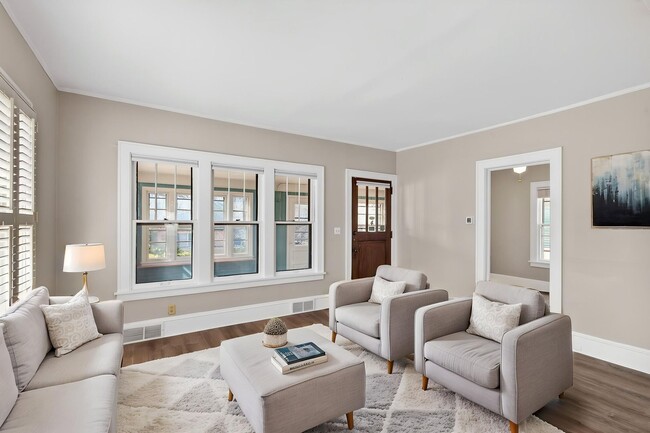 Building Photo - 4 Bedroom Uptown Luxury Meets Historic Charm!